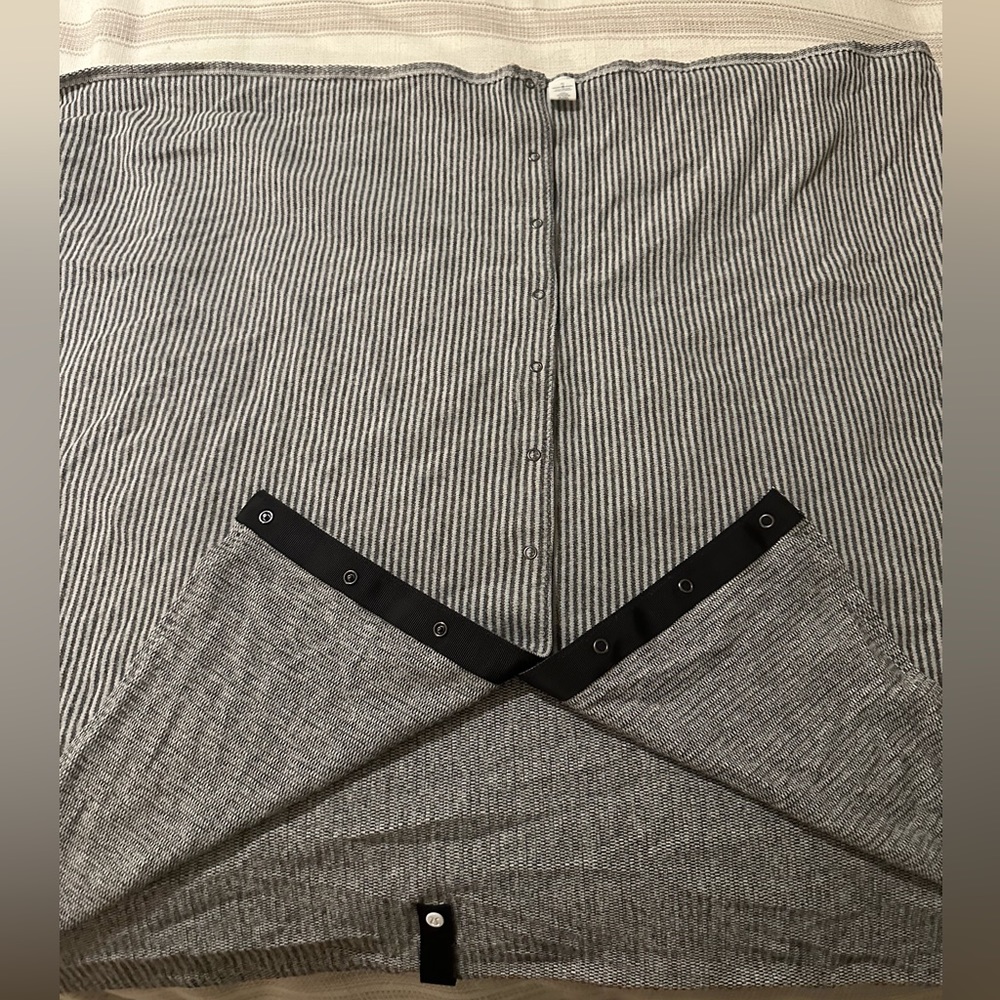 Lululemon Infinity Snap Button Scarf OS